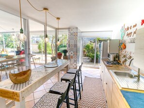 Fridge, oven, cookware/dishes/utensils - Ferienvilla "Nell'Arneo Country House" by Interhome (Nardò)