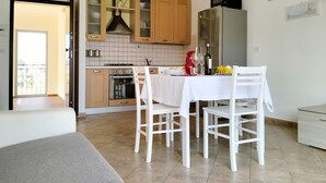 Fridge, oven, cookware/dishes/utensils - RC2 "Appartamento Vittoria" by Interhome (Roseto degli Abruzzi)