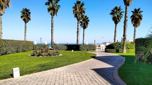 Property grounds - RC2 "Appartamento Vittoria" by Interhome (Roseto degli Abruzzi)