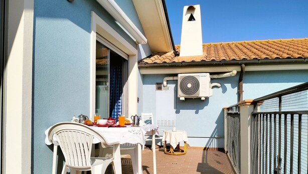 Outdoor dining - RC2 "Appartamento Vittoria" by Interhome (Roseto degli Abruzzi)