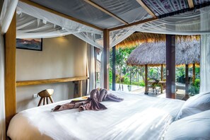 3 bedrooms, iron/ironing board, WiFi, bed sheets - Terrific 3 bedroom Bali villa with stunning views in Ubud (Ubud)