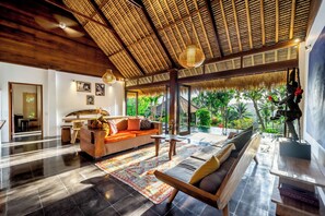 Living area - Terrific 3 bedroom Bali villa with stunning views in Ubud (Ubud)