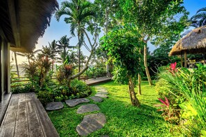 Terrace/patio - Terrific 3 bedroom Bali villa with stunning views in Ubud (Ubud)