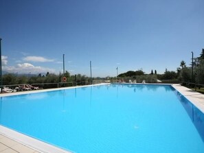 Pool - Appartement in Villaggio Sanghen mit Garten, Terrasse und gemeinsamem Pool by Interhome (Manerba)