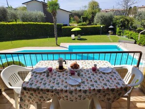 Outdoor dining - La Palma - Apartment mit Balkon und Poolblick by Interhome (Lazise)