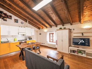 Fridge, oven, dishwasher, cookware/dishes/utensils - Aly d'angelo - im Turm by Interhome (Bardolino)