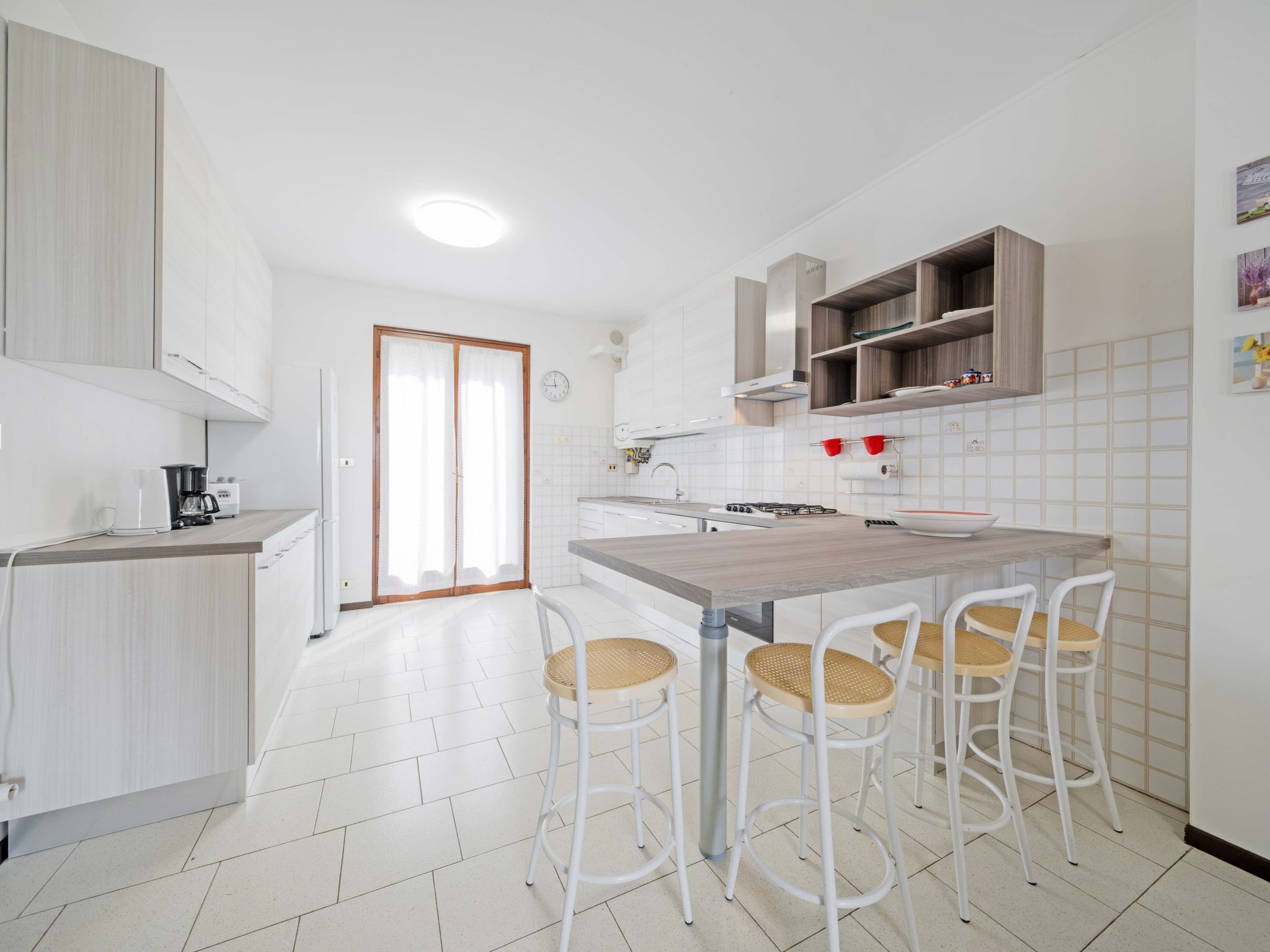 Fridge, oven, dishwasher, cookware/dishes/utensils