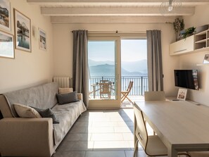 TV - Cherubino 2", Dreizimmerwohnung mit Pool und Terrasse by Interhome (Fonteno)