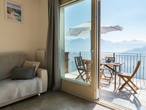 TV - Cherubino 2", Dreizimmerwohnung mit Pool und Terrasse by Interhome (Fonteno)
