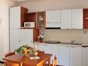 Fridge, microwave, oven, cookware/dishes/utensils - ILA2310 HOUSE STELLA 5 by Interhome (Albisola)