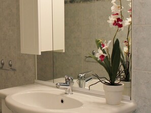 Bathroom - ILA2305 HOUSE CONCHIGLIA 1 by Interhome (Albisola)