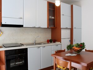 Fridge, microwave, oven, cookware/dishes/utensils - ILA2306 HOUSE CONCHIGLIA 4 by Interhome (Albisola)