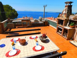 Outdoor dining - Wunderschönes Ferienhaus in Roses mit Großer Terrasse by Interhome (Roses)
