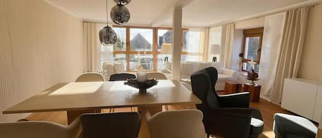 Apartment | Dining