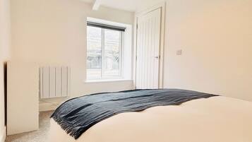 Iron/ironing board, internet, bed sheets