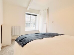 Iron/ironing board, Internet, bed sheets - cozy one-bed apartment in the heart of Penzance (Penzance)