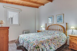 Iron/ironing board, WiFi, bed sheets - Home2Book Cozy Rural House with Terrace and Views (Lomo Aljorradero)