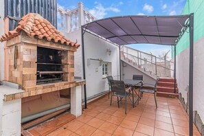 Outdoor dining - Home2Book Cozy Rural House with Terrace and Views (Lomo Aljorradero)