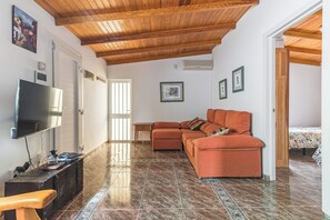 Smart TV - Home2Book Cozy Rural House with Terrace and Views (Lomo Aljorradero)