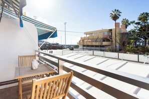 Outdoor dining - Home2Book Stylish Studio by the Sea Los Cristianos (Los Cristianos)