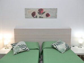 Internet - Innenhof-Terrasse by Interhome (Cefalù)