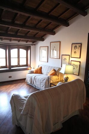 TV - Casa del Nobile by Interhome (Cefalù)