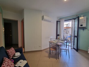 TV - Pruni's Home von Holiday World by Interhome (Palermo)