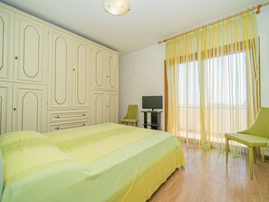 Unclassified image, 4 of 51, button - Wunderschönes Appartement in Capoliveri mit Terrasse, Garten und Grill by Interhome (Capoliveri)