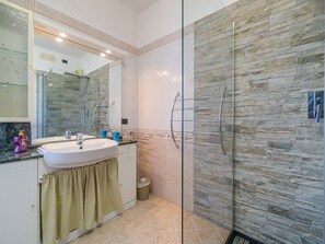 Bathroom - Wunderschönes Appartement in Capoliveri mit Terrasse, Garten und Grill by Interhome (Capoliveri)