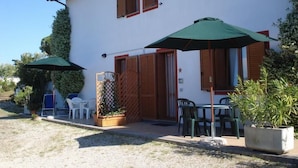 Outdoor dining - Appartement in Capoliveri mit Grill, Garten und Terrasse by Interhome (Capoliveri)