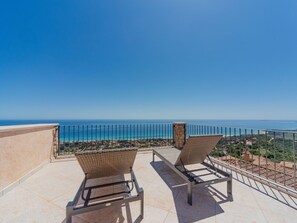 Terrace/patio - Moderne Villa mit atemberaubendem Blick auf die Küste by Interhome (Costa Rei)