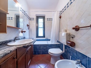 Bathroom - Wunderschöne freistehende Villa in kurzer Entfernung zum Strand und mit herrlic by Interhome (Costa Rei)