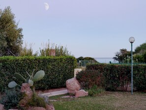 Property grounds - Schöne, neu renovierte Villa direkt am Strand in Costa Rei by Interhome (Costa Rei)