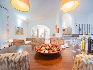Dining - Schöne moderne Villa in privater Lage, umgeben von üppiger Natur by Interhome (Costa Rei)