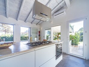 Fridge, oven, dishwasher, cookware/dishes/utensils - Villa "Villa Aurosa" in der Nähe des Strandes by Interhome (Costa Rei)