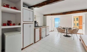 Interior - Imagine waking up to the sound of the waves and a window that opens onto a postcard view. The sea is the protagonist: it will be your first look in the morning and your last embrace in the evening.Sussurro del Mare is a peaceful corner in the heart of  (Riomaggiore)