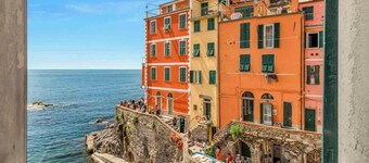 Imagine waking up to the sound of the waves and a window that opens onto a postcard view. The sea is the protagonist: it will be your first look in the morning and your last embrace in the evening.Sussurro del Mare is a peaceful corner in the heart of 