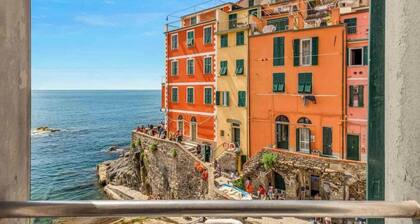 Imagine waking up to the sound of the waves and a window that opens onto a postcard view. The sea is the protagonist: it will be your first look in the morning and your last embrace in the evening.Sussurro del Mare is a peaceful corner in the heart of