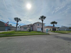 Exterior - 2 bed, 2 bath home in Ormond by the Sea w/ private pool. Easy walk to the beach (Ormond Beach)