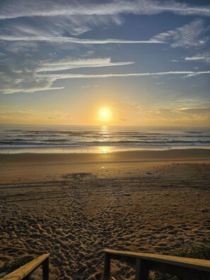 Beach nearby - 2 bed, 2 bath home in Ormond by the Sea w/ private pool. Easy walk to the beach (Ormond Beach)