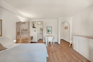 Iron/ironing board - Welcome to Maremiele, a newly renovated home, ideal for a couple who wants to experience an unforgettable stay in the Cinque Terre. The house, located in a central position, is perfect for exploring the beauty of this enchanting region, and offers a cozy (Manarola)