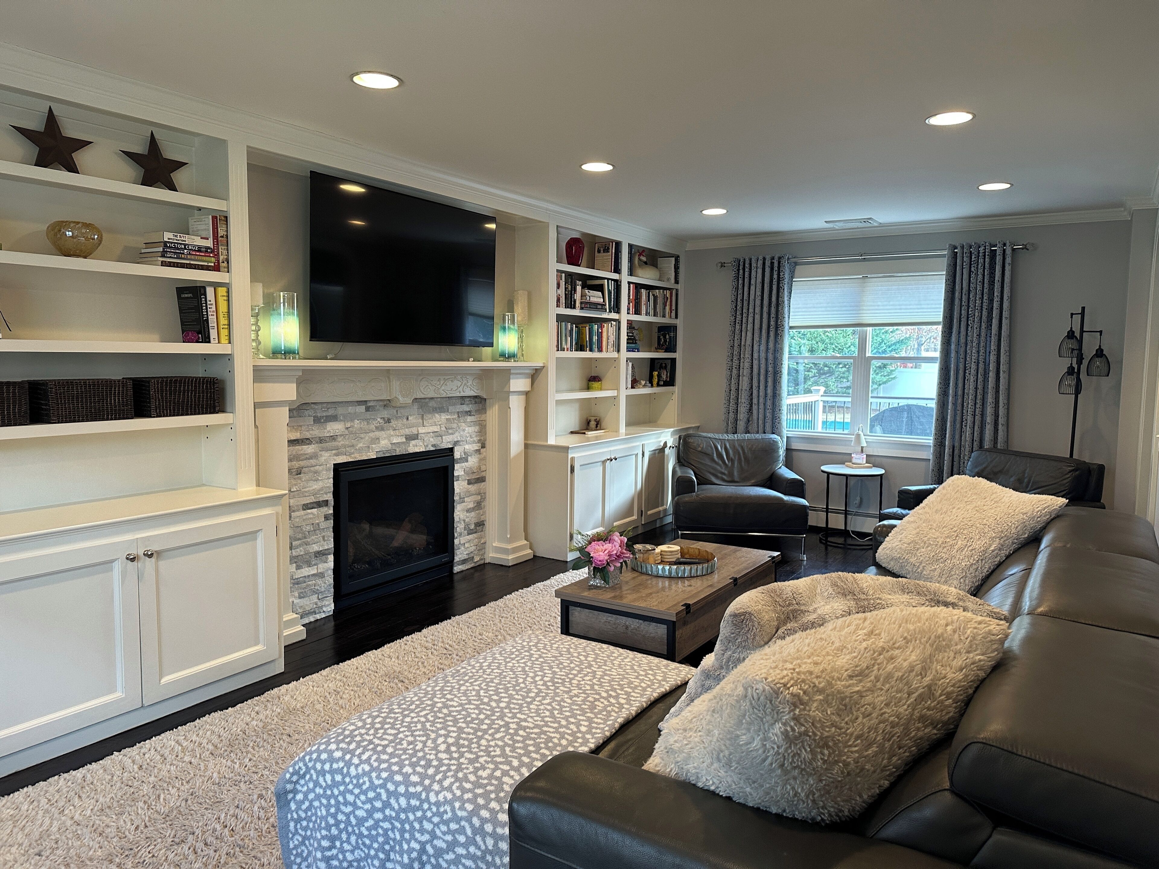 Smart TV, fireplace, books, printers