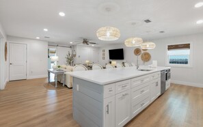Interior - Seashellin' - Short walk to beach (Panama City Beach)