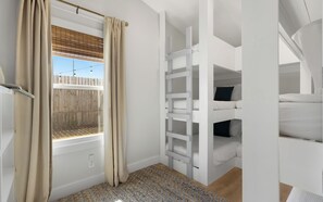 Iron/ironing board, WiFi, bed sheets - Seashellin' - Short walk to beach (Panama City Beach)