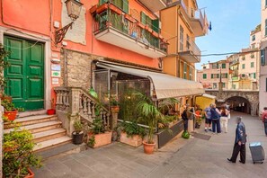 Miscellaneous - Splendid Holiday Home in the Heart of Riomaggiore with Sea View TerraceLocated in the historic center of Riomaggiore, a few steps from the station and the best restaurants and bars in the village, this holiday home is the ideal choice for those who want  (Riomaggiore)