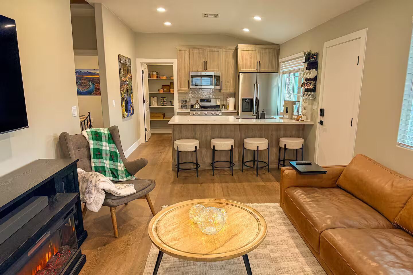 Smart TV, fireplace, stereo