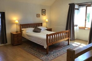 1 chambre, fer et planche à repasser, Wi-Fi gratuit, draps fournis