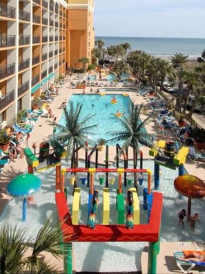 Pool - Charming condo in quaint Myrtle Beach perfect for your getaway (Myrtle Beach)