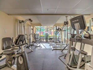 Fitness facility - Charming condo in quaint Myrtle Beach perfect for your getaway (Myrtle Beach)
