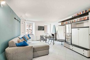 Living area - Eat Pray Love – Holiday Home in the Heart of RiomaggioreWelcome to Mangia Prega Ama, a charming holiday home located in the historic center of Riomaggiore, one of the most charming villages of the Cinque Terre. The entrance to the apartment is located  (Riomaggiore)